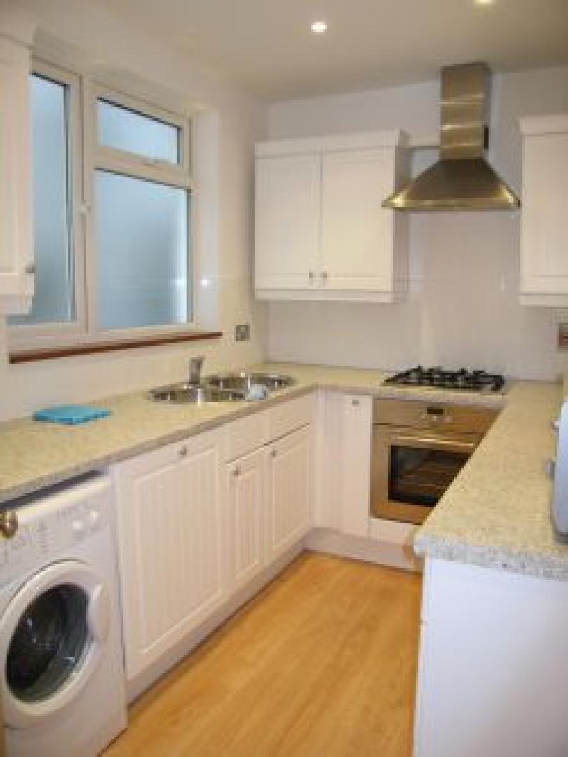 			2 Bedroom, 1 bath, 1 reception Flat			 Highcroft Gardens, GOLDERS GREEN NW11